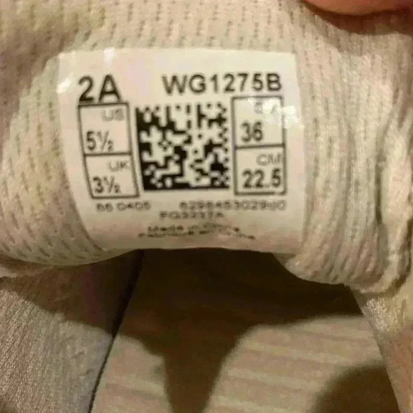 New Balance WG1275B
Golf Shoes Girls
Size 5 1/2 White-Beige
Champ Soft Spike - Picture 6 of 8